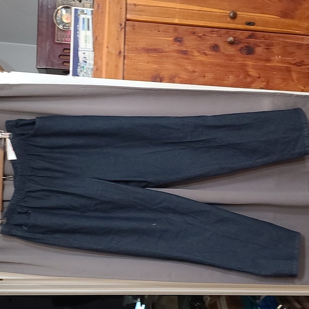CHIC NWOT Beautiful Pull On Dark Blue Straight-Leg Jeans, NO Back Pockets!
